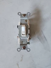 LEVITON 1453-2A 3-WAY 15A TOGGLE SWITCH White (EACH)