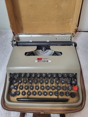 Olivetti Lettera 22 Typewriter With Case 