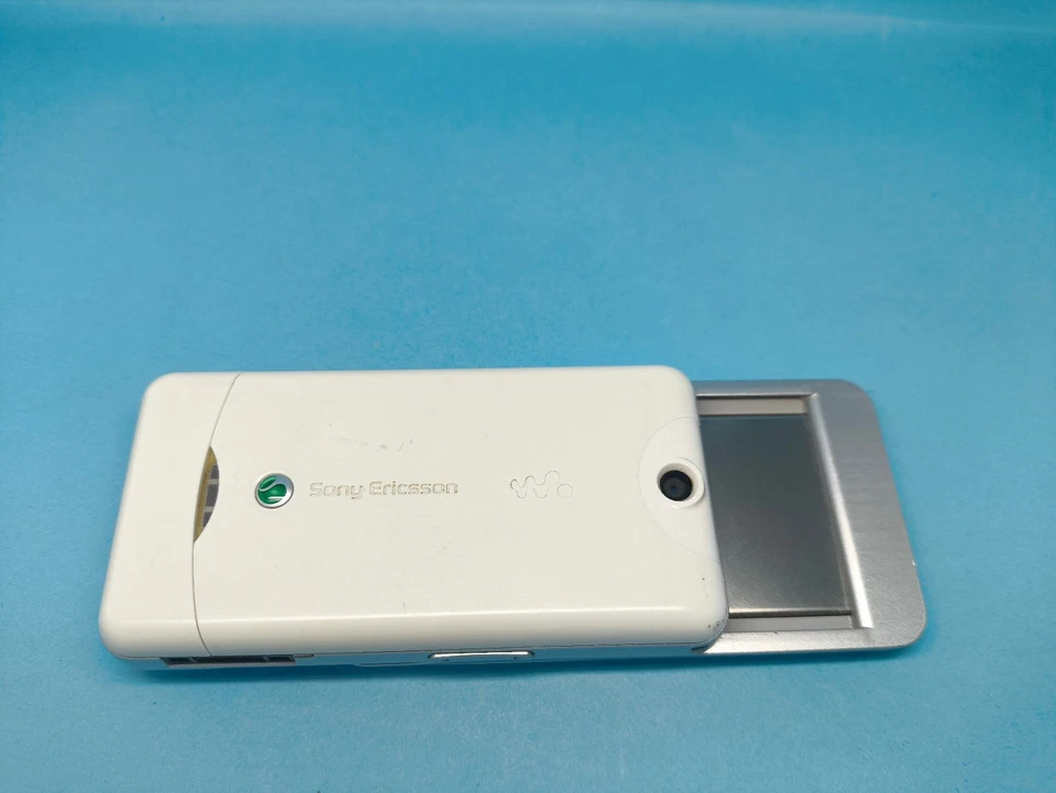 Sony Ericsson Walkman W205 (Unlocked ) Mobile Phone Good Condition - Image 3 of 4