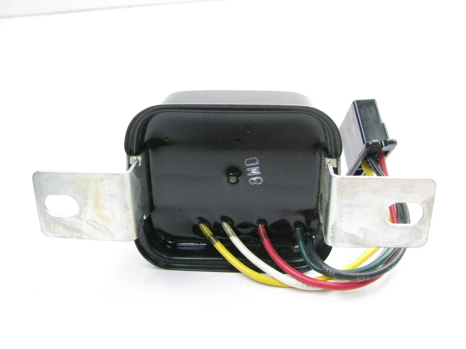 Regulador de voltaje P&D VR205 - 72-76 Mazda B1600, 808, 77-78 B1800, 1974-78 RX-4 Foto 2 de 4