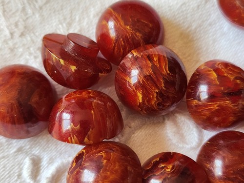 Lot 10 superbes boutons vintage rouge moucheté volume pied 1,5 cm ref 5504 - Picture 5 of 5