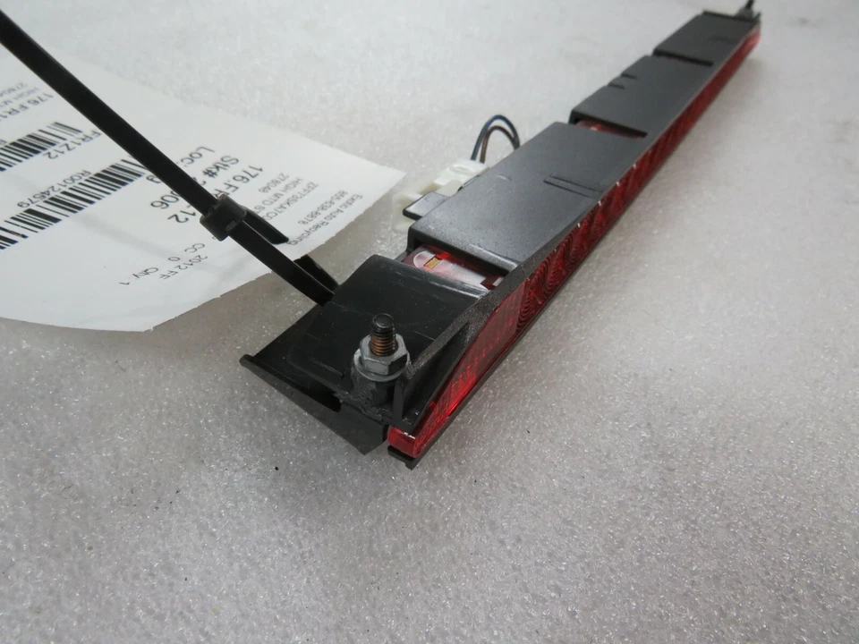 Ferrari FF, Lámpara de parada High MTD, 3ª luz de freno, usada, P/N 278048 Foto 3 de 4