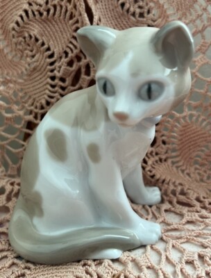 Lladro NAO Siamese Cat Retired! Mint Condition! No Box! Glossy! Very Early NAO!