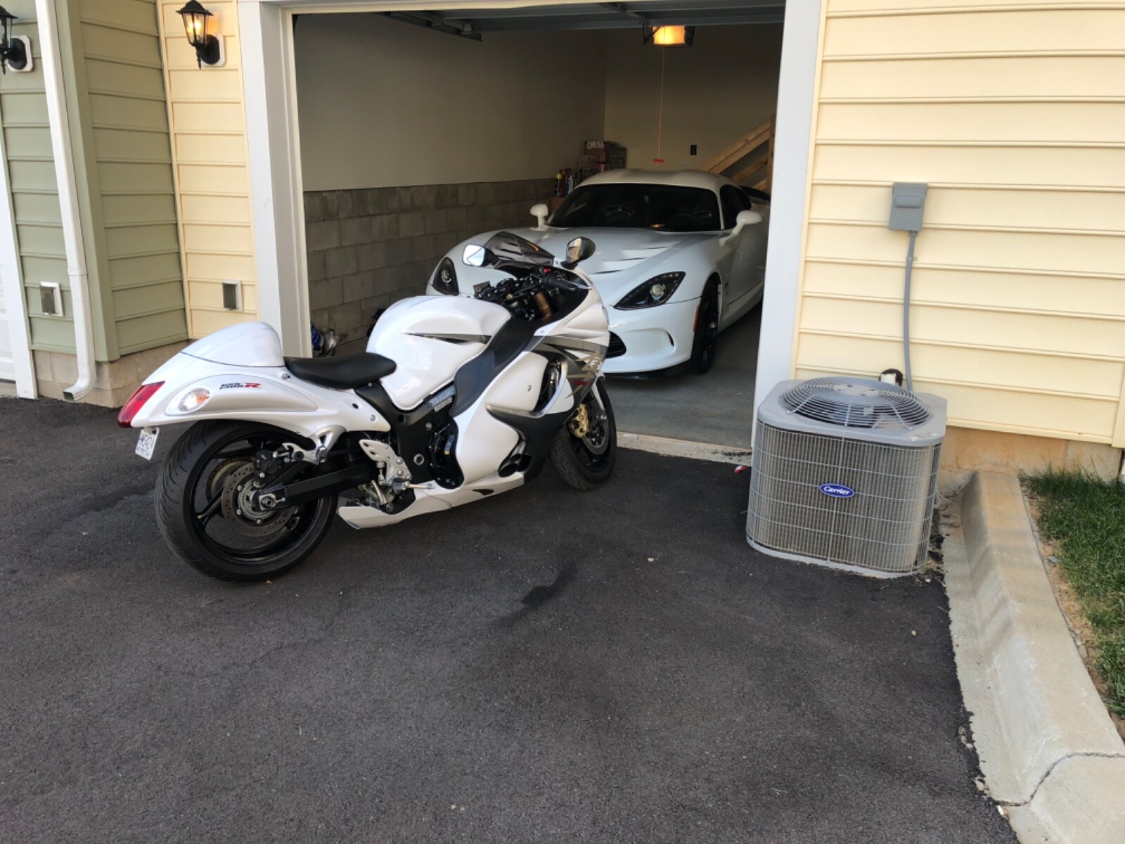 2013 Suzuki GSX / Katana  2013 Suzuki Hayabusa GSXR Limited