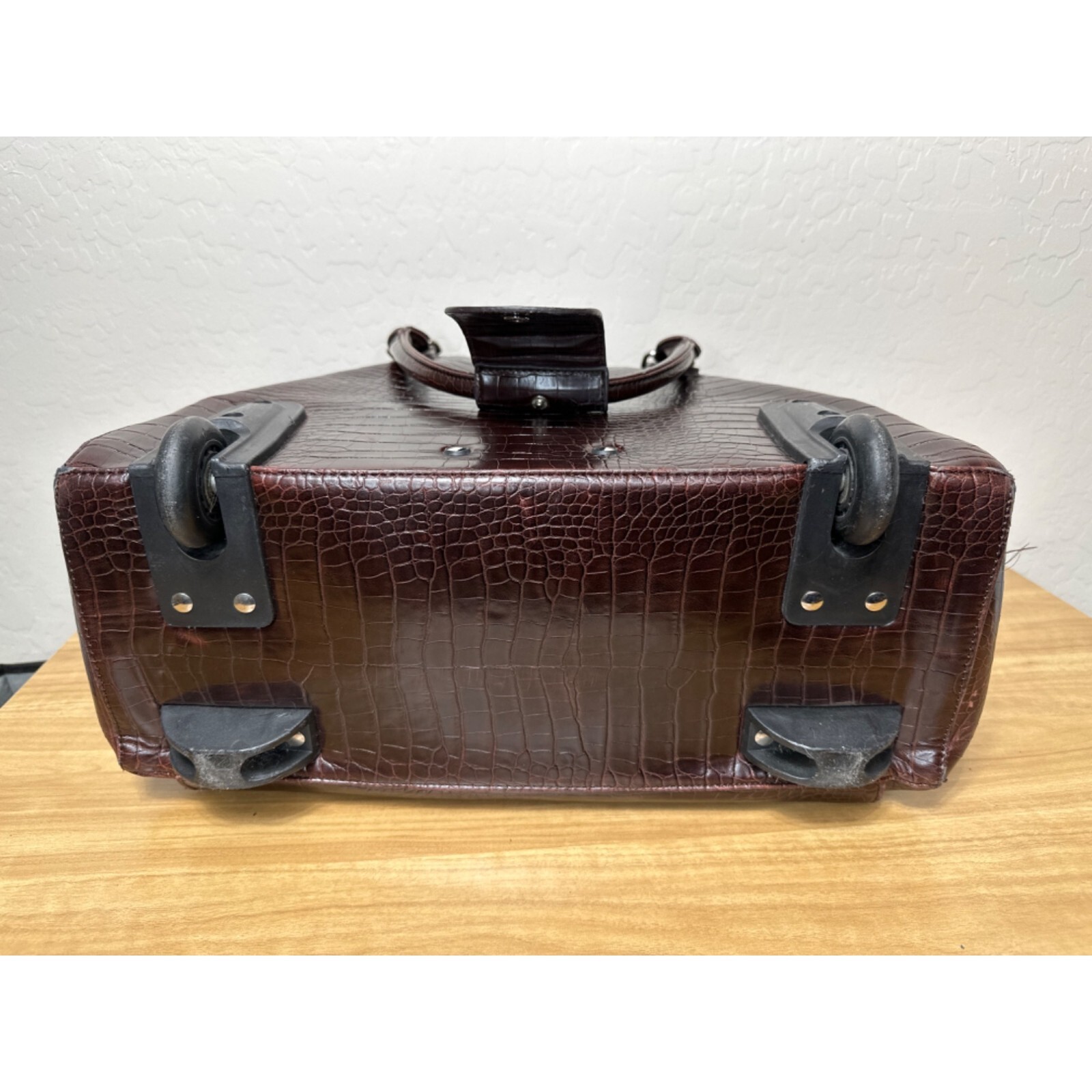Cabrelli and Co Rollerbrief Faux Croc Rolling Briefcase Carryon Brown Burgundy