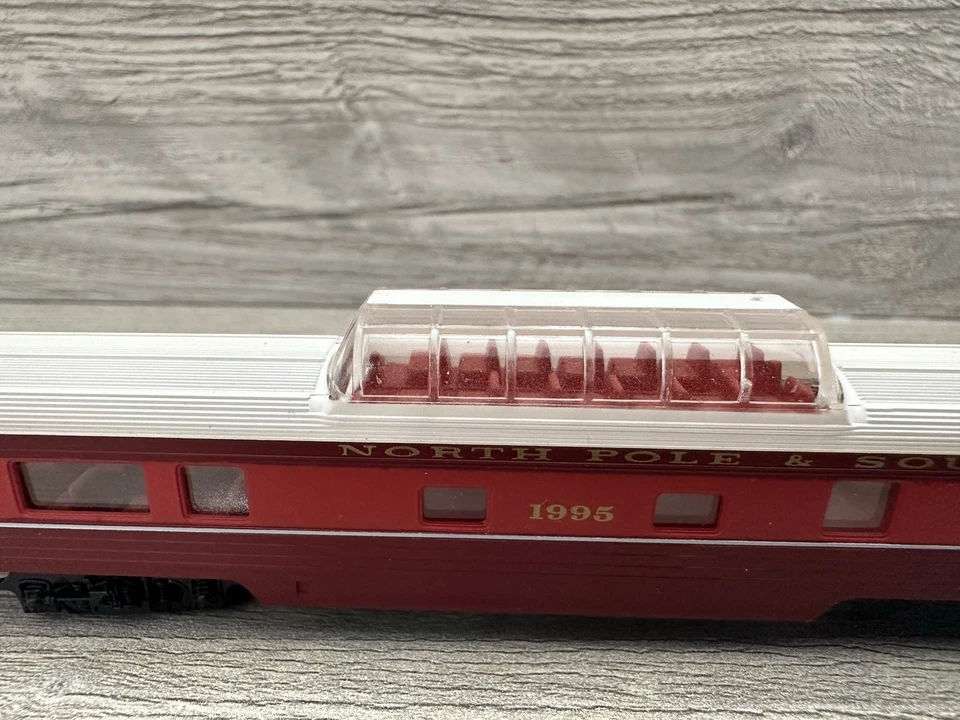 N Scale Christmas 1995 North Pole & Southern Dome Passenger Car CON-COR 00095N . - Image 4 of 4