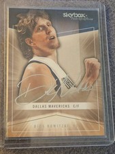 2004-05 Skybox Autographics Dirk Nowitzki - Dallas Mavericks   HOF 