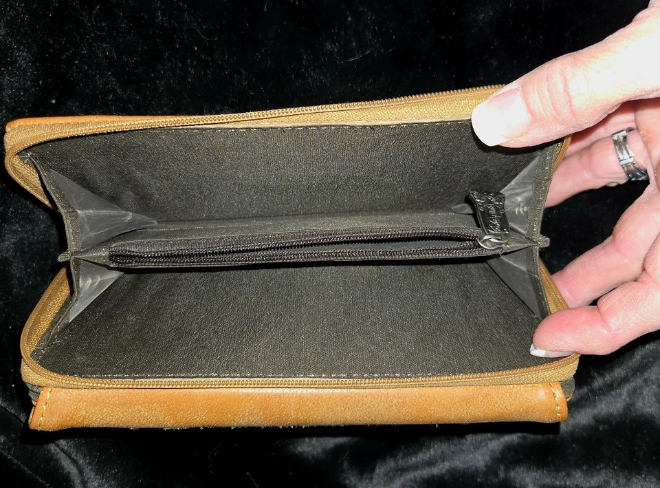 TR119-W010 Trinity Ranch Colección Peluquería Estilo Secretaria Cartera Foto 2 de 4