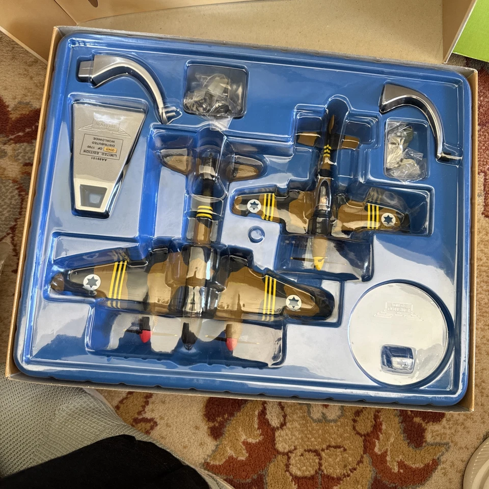 Corgi AA99151 D.H. Mosquito PR.16 & P-51D Mustang, - Immagine 3 di 4