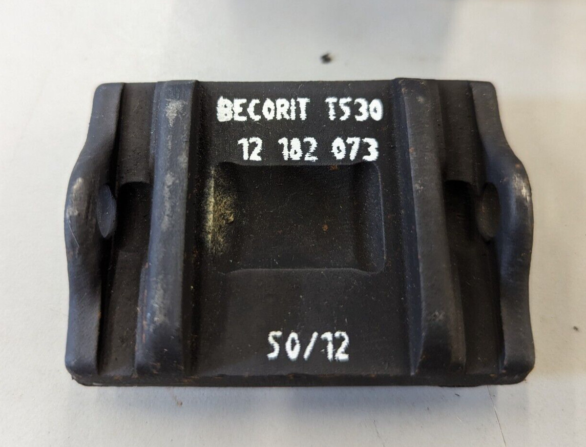 PAIR 2- VOE11992572 Volvo Brake Lining OEM 12 182 073 Becorit T530 