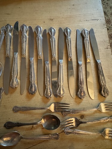 1952 Rogers Bros IS Reinforced Silver-plate Daybreak- Elegant Lady 42 Pieces - Picture 4 of 12