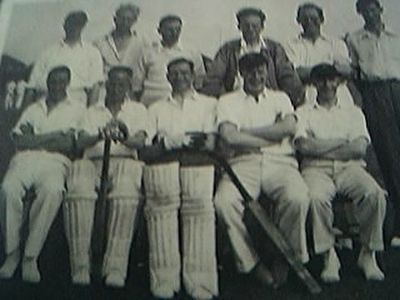 r/p approx 4 x 3 inches approx cricket team undated 1950s