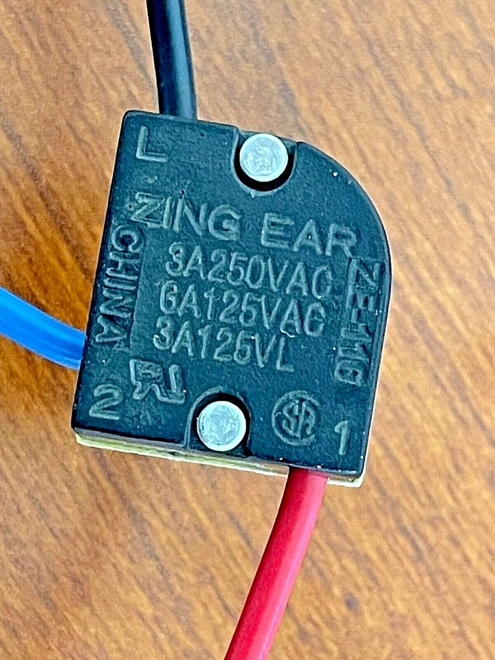 Interruptor giratorio ZE-116, 3 vías, 4 posiciones, 2 circuitos .40" longitud de rosca, (115-260) Foto 3 de 4