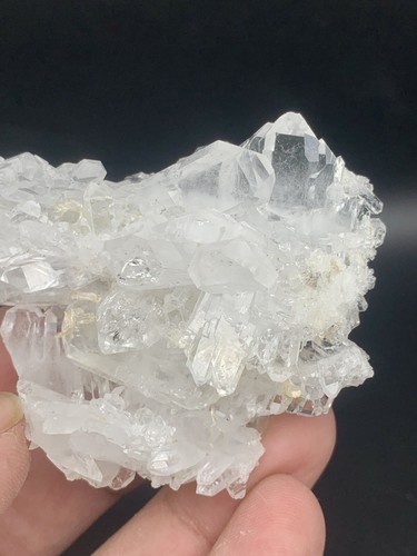 398 Carats Clear Quartz Cluster Specimen. - Picture 14 of 17