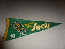 VINTAGE 1970S CALIFORNIA GOLDEN SEALS NHL GLITTER PENNANT BANNER HOCKEY RARE