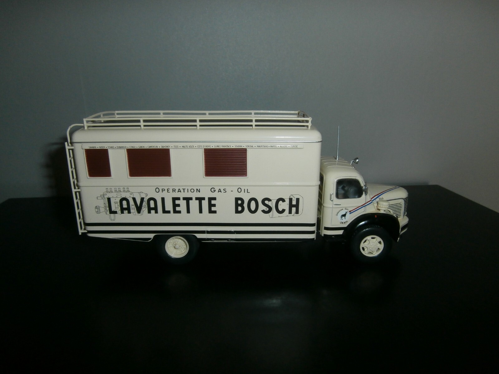 Camion Berliet GLC 6 Okapi 1/43e miniature de collection en métal rouge et jaune