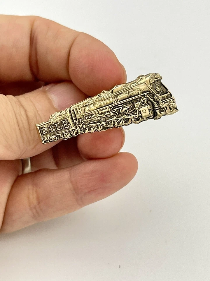 Gemelos de tren de ferrocarril Lake Erie escudos de locomotora tono dorado de la Quinta Avenida Foto 2 de 4