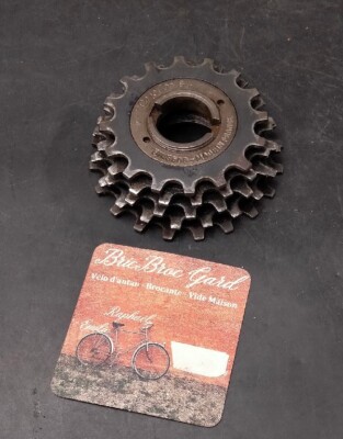 Une Roue Demonter Cassette Velo Ancien Outil Démonte Roue Libre