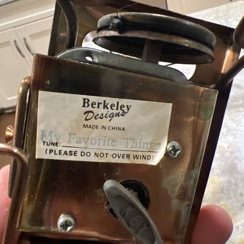 Vintage BERKELEY DESIGNS Kupfer Metall MUSIKBOX Nähmaschine mit Gewinde - funktioniert - Bild 11 von 14
