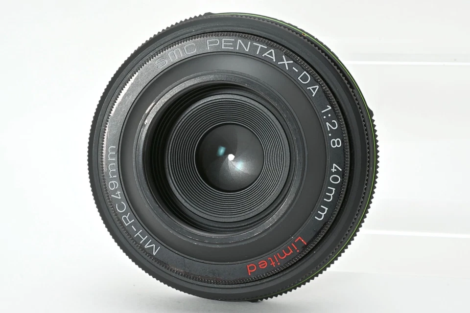 SMC Pentax DA 40mm f/2.8 Limited Pancake AF Lens with Hood MH-RC 49mm A 2665127 - Image 2 of 4