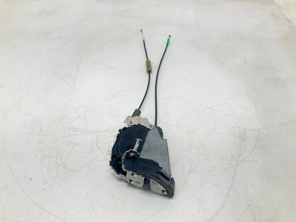 Actuador de cierre de cerradura de puerta trasera izquierda enchufable Toyota Prius 13-15 con cable Foto 2 de 4