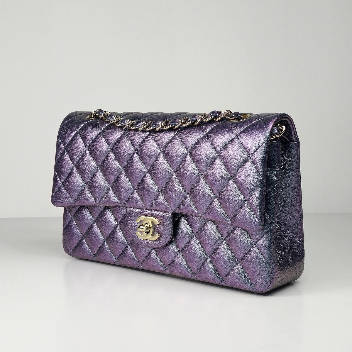 NEW w/ receipt Rare 22P CHANEL Iridescent Purple Blue Caviar