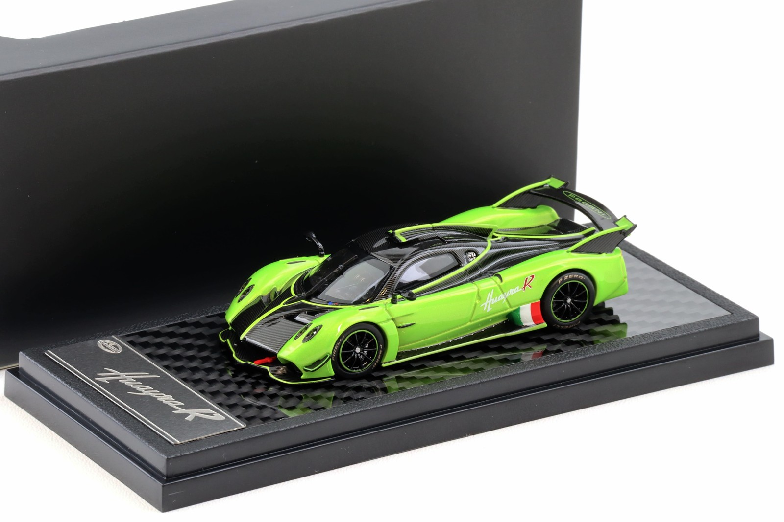 1:64 Lcd Models Pagani Huayra R 2021 Green/Carbon Lcd64028-Gr