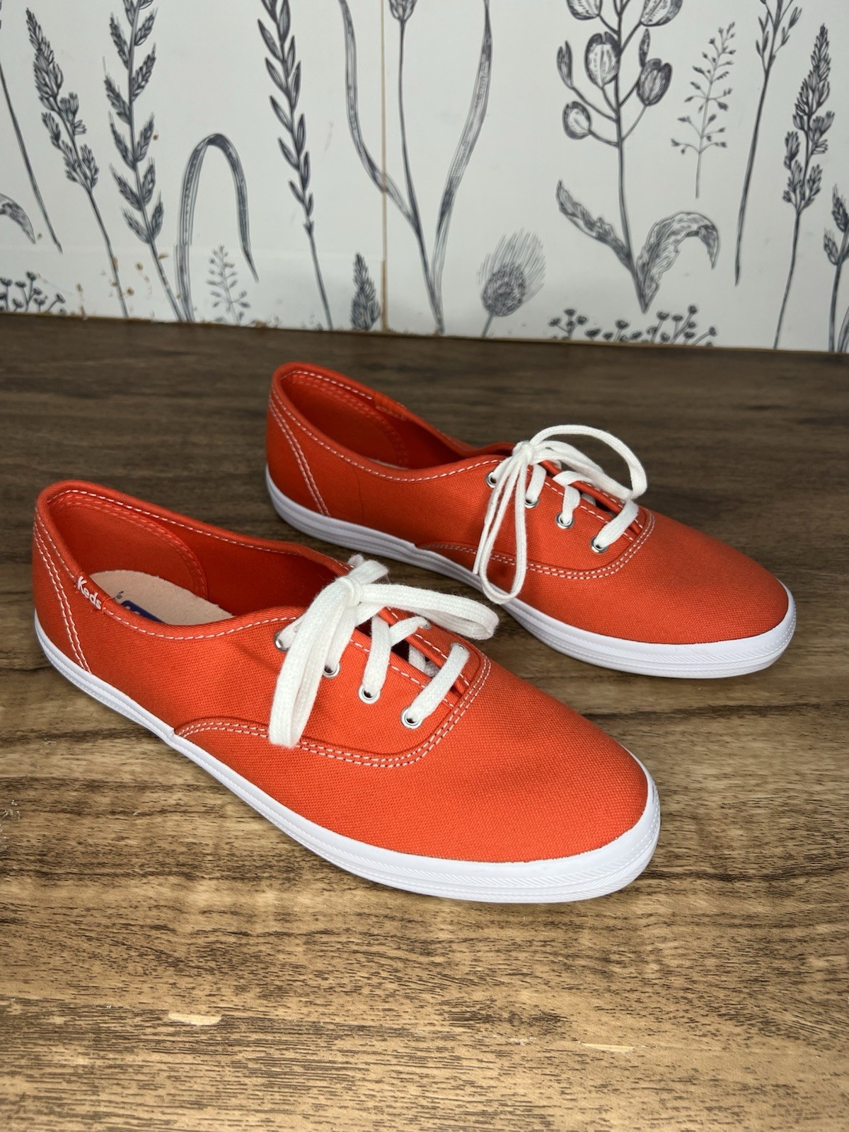 Aurora Red Size 7.5 Sku282