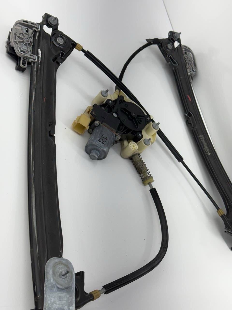 2014-2016 Maserati Ghibli Front Right Side Door Window Regulator w/ Motor 428