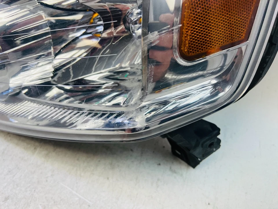 Faro izquierdo Nissan Armada LH 2008 2009 2010 2011 2012 2013 2014 2015 OEM Foto 3 de 4