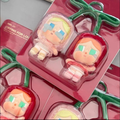 POP MART CRYBABY Crying For LoveSerie Vinyl Plüsch Hängekarte auf Lager Geschenk
