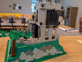 LEGO Castle: King's Mountain Fortress (6081) 99% Complete with/ Box And Manual