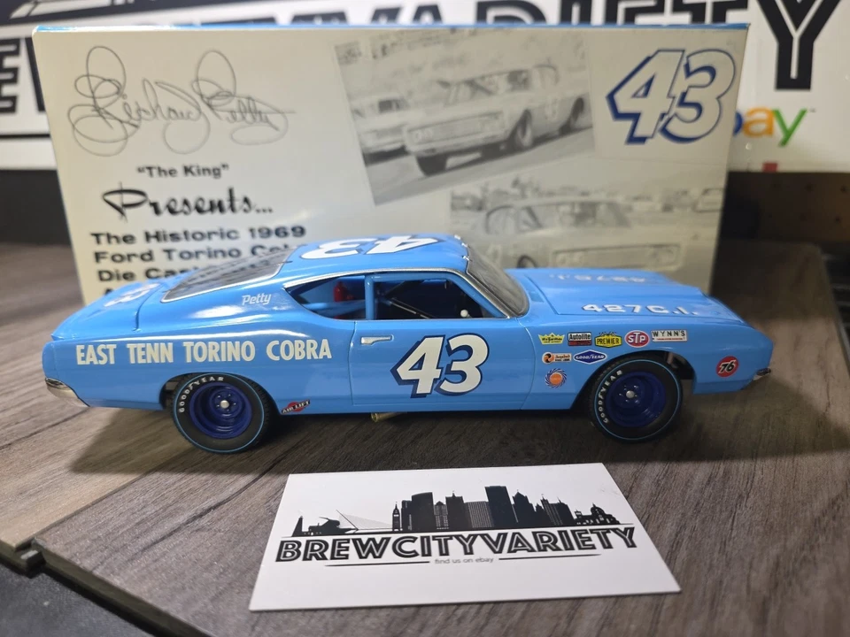 Ford Torino Cobra 1969 auténtico Motorsports firmado por Richard Petty 1:24 Foto 3 de 4