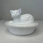 VTG Westmoreland White Milk Glass Cat on Nest Covered Dish 5 1/2 X 4 x 4 1/2 T
