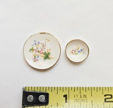 VINTAGE DOLL HOUSE ACCESSORY LOT 22 - WHITE FLORAL PORCELAIN PLATE SET
