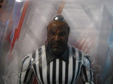 Figura Árbitro WWE Serie 143 "Mr. T" WCW 2024 - Variante Persecución Calcetines Blancos