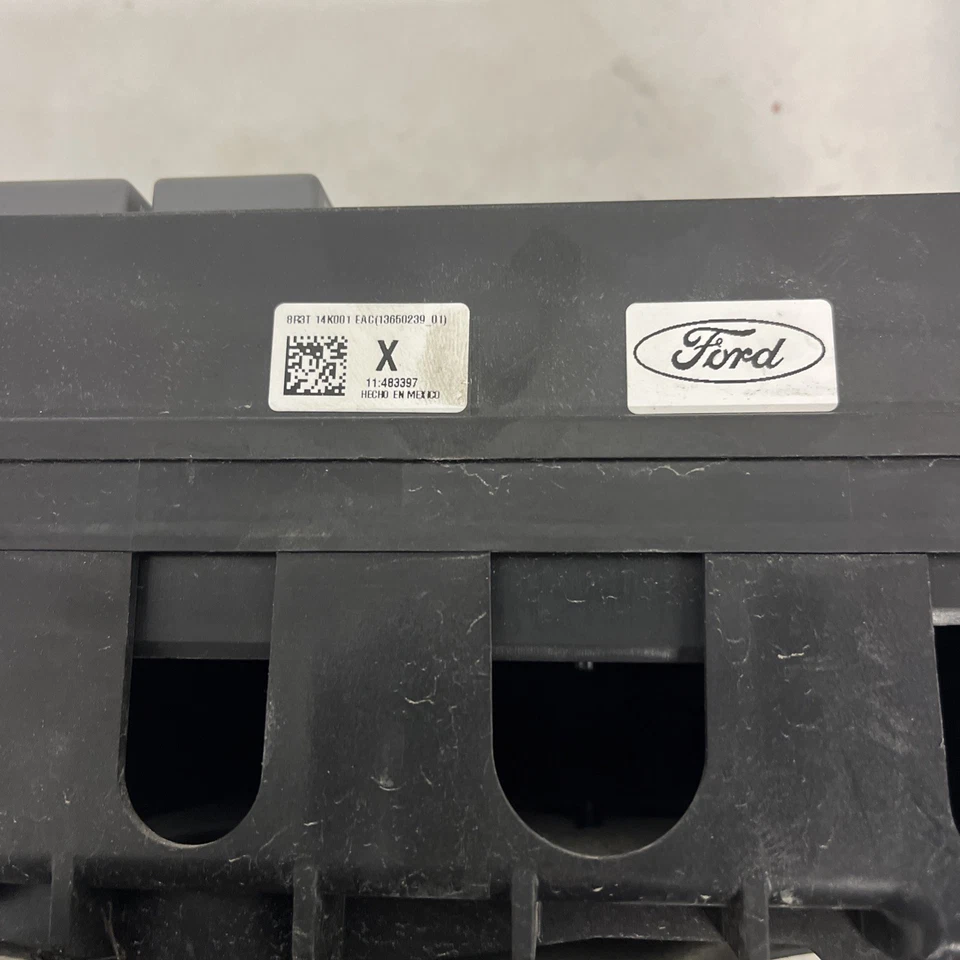 Conjunto de caja de fusibles de motor Ford Mustang 2007-2008 OEM Foto 4 de 4