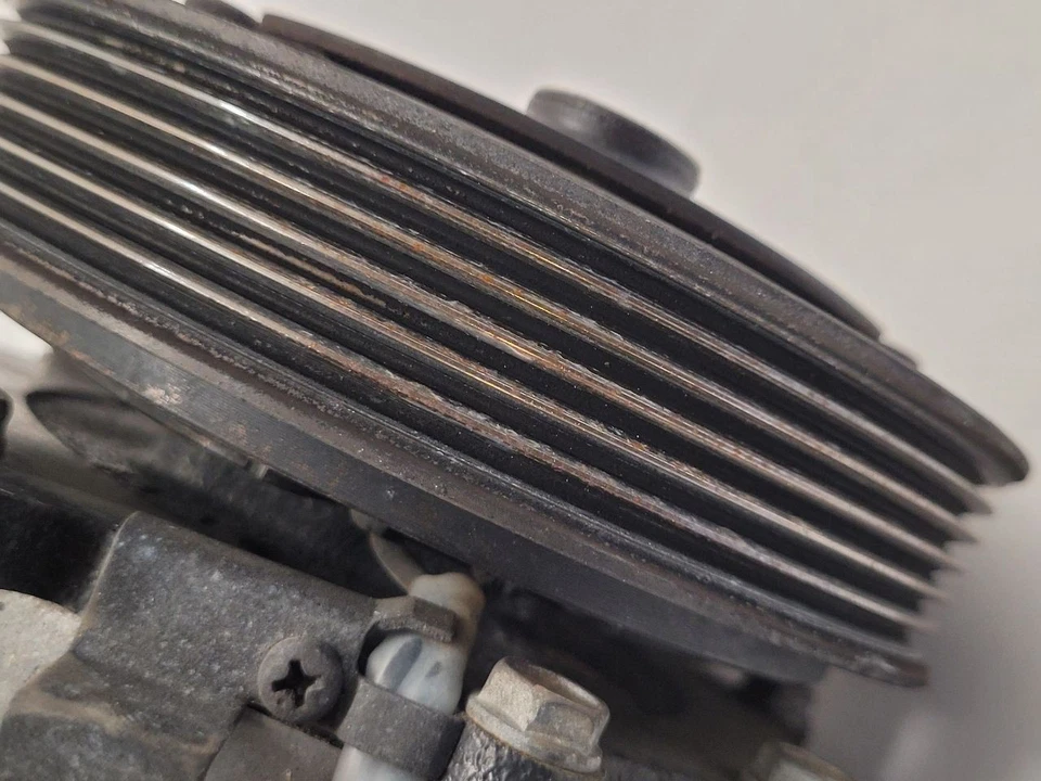 2002-2005 JEEP LIBERTY 3.7L AC Compressor 55037466AC  - Imagem 4 de 4