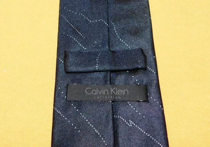 CALVIN KLEIN COLLECTION MADE IN ITALY GREY/WHITE STRIPED SLIM TIE - NECK TIES. - Image 3 of 4