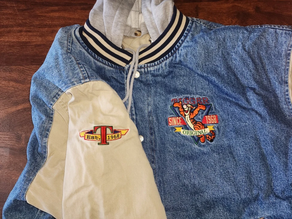 CHAQUETA BOMBER DISNEY TIGGER DE COLECCIÓN PARA HOMBRE TALLA XLARGE, ESTÁ USADA Foto 2 de 4