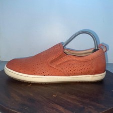 Taos Women's Court Sneaker Shoes Leather Size 8.5 Slip On COR-13635 Comfort