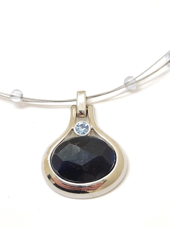 Collar de 3 hilos de plata colgante de cuentas de cristal de vidrio azul 'Baja' firmado por Lia Sophia Foto 3 de 4