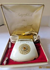 VINTAGE LADY SCHICK CROWN JEWEL MODEL 110 ELECTRIC RAZOR IN ORIGINAL CASE- WORKS