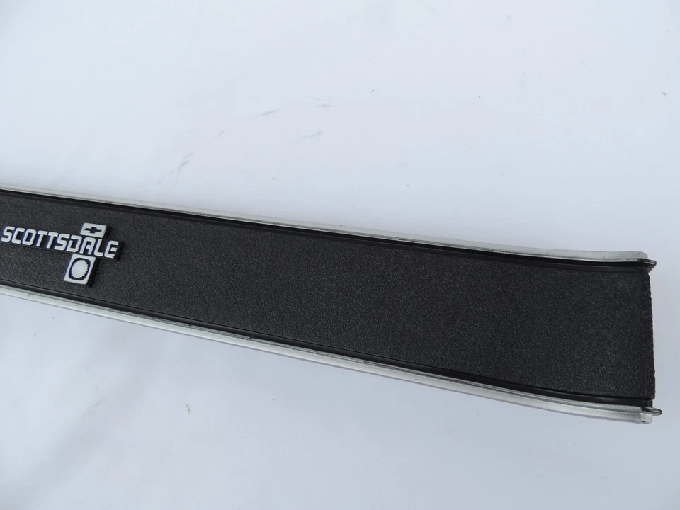 1981-1991 CHEVROLET K5 BLAZER SUBURBAN GMC JIMMY DASH TRIM SQUARE BODY OEM - Image 2 of 4