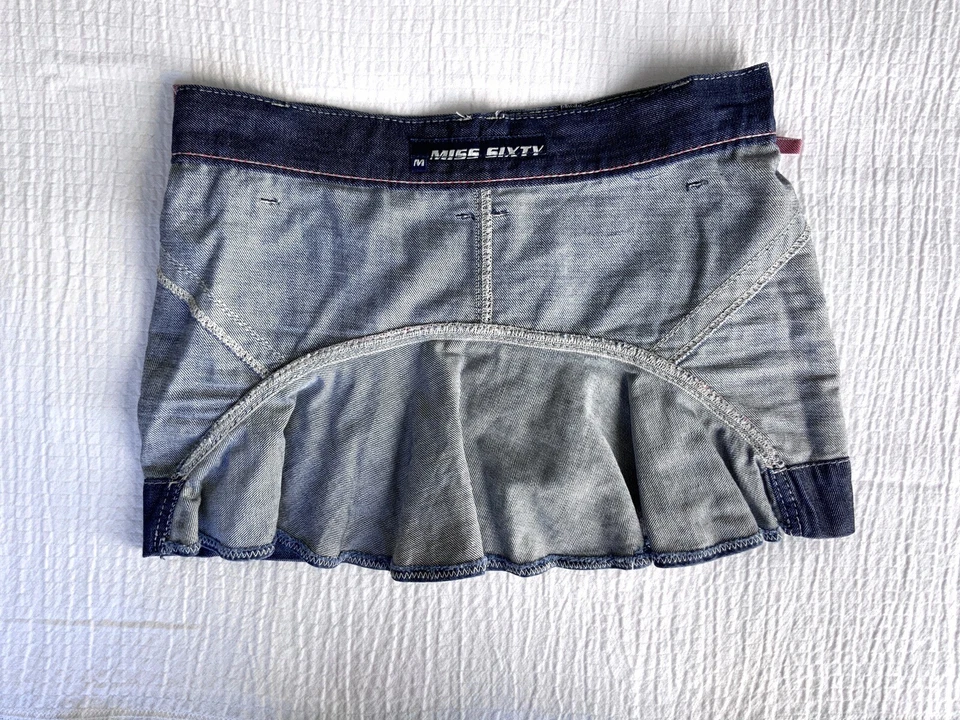 Mini-saia jeans vintage Archive Y2K Miss Sixty micro babados pequenos - Imagem 4 de 4