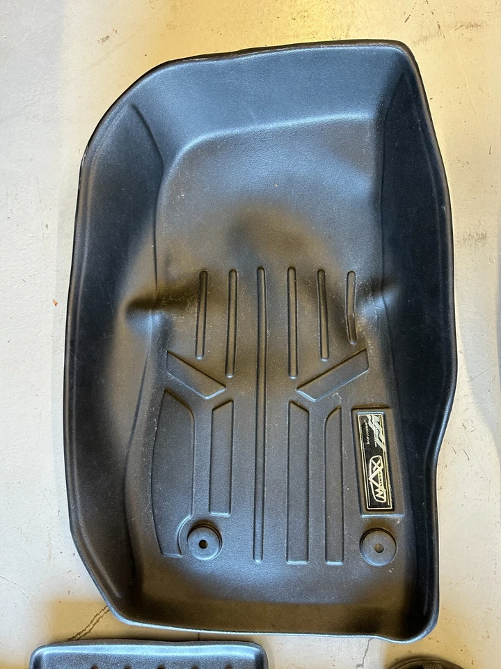 Alfombrillas para todas las estaciones Jeep Wrangler (JK) 2014-2018 revestimiento de goma de Maxliner 3 piezas Foto 2 de 4