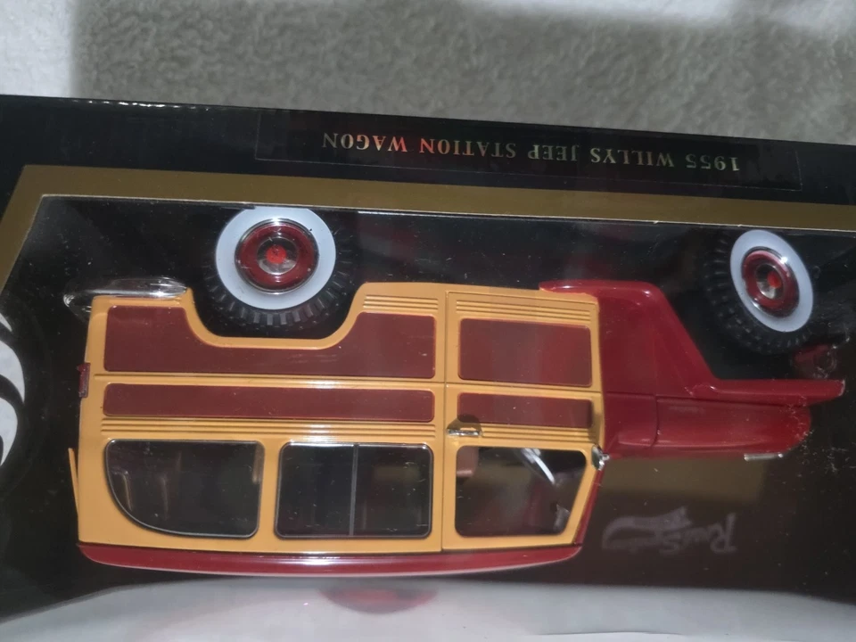 ROAD SIGNATURE 1/18 SCALE RED 1955 WILLYS JEEP STATION WAGON - Image 3 of 4