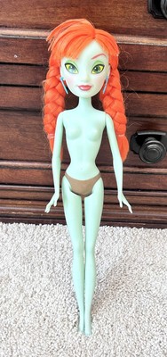 Rare HTF Disney Parks JUNGLE CRUISE Attractionistas Doll Skipper Nellie Red Head