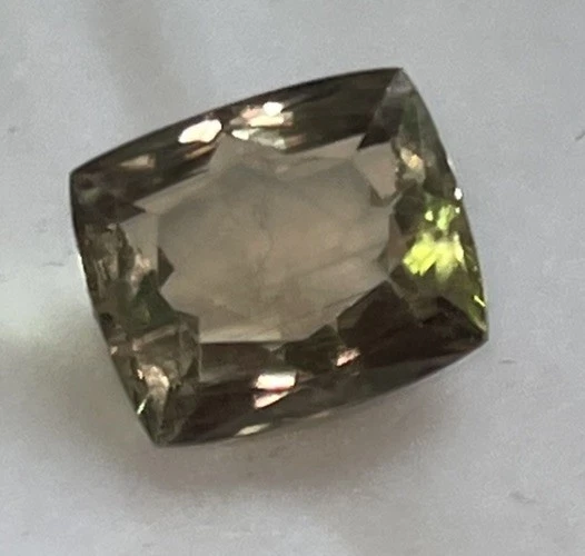 Diáspora auténtica natural de 6,0 quilates en forma de rectángulo muy raro cambio de color Gorg Foto 2 de 4