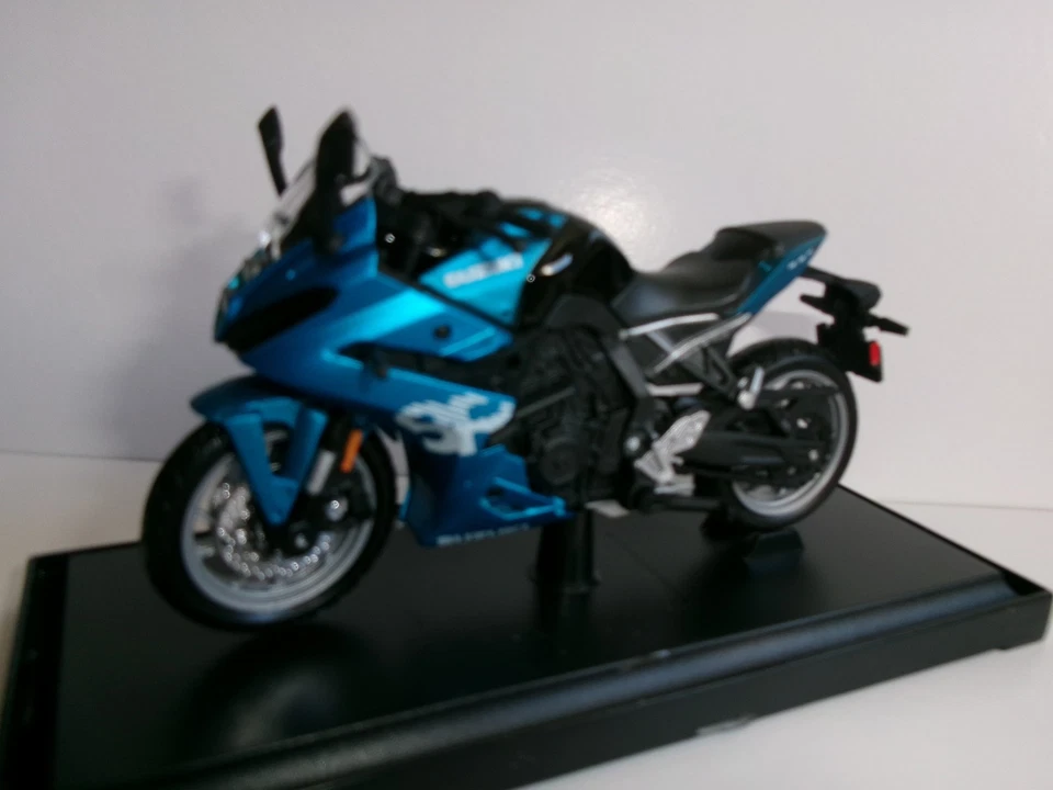 SUZUKI - GSX - 8R  2024  BLAU  1:18 MAISTO - Bild 4 von 4
